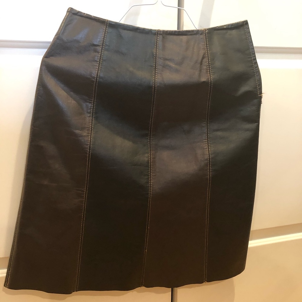 Pre-owned genuine DKNY leather skirt.